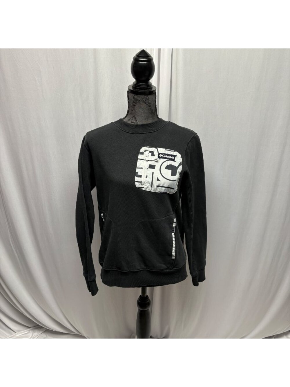 Columbia Sweatshirt Black Pocket Patch Knit Logo Unisex Size Medium Casual